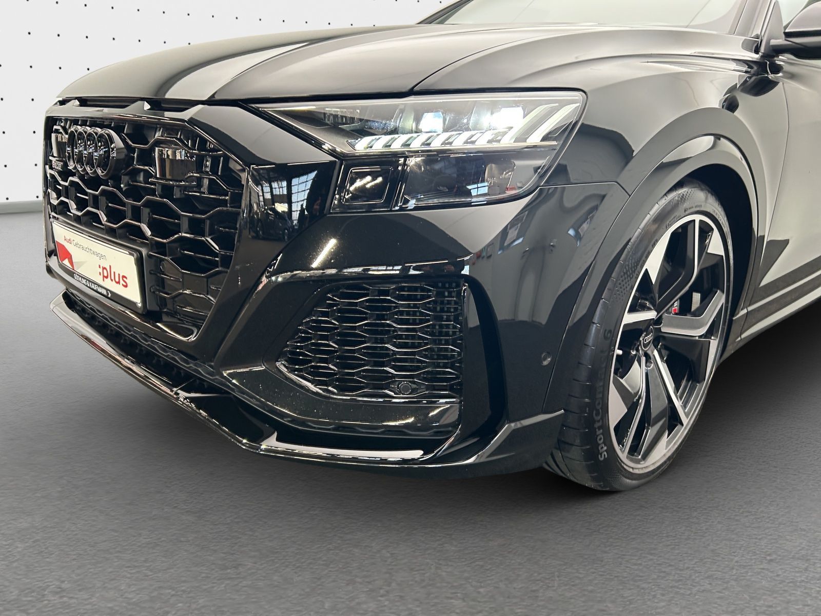 Audi RS Q8*Keramik*305 km/h*B&O*HUD*Pano*Standh*Matri