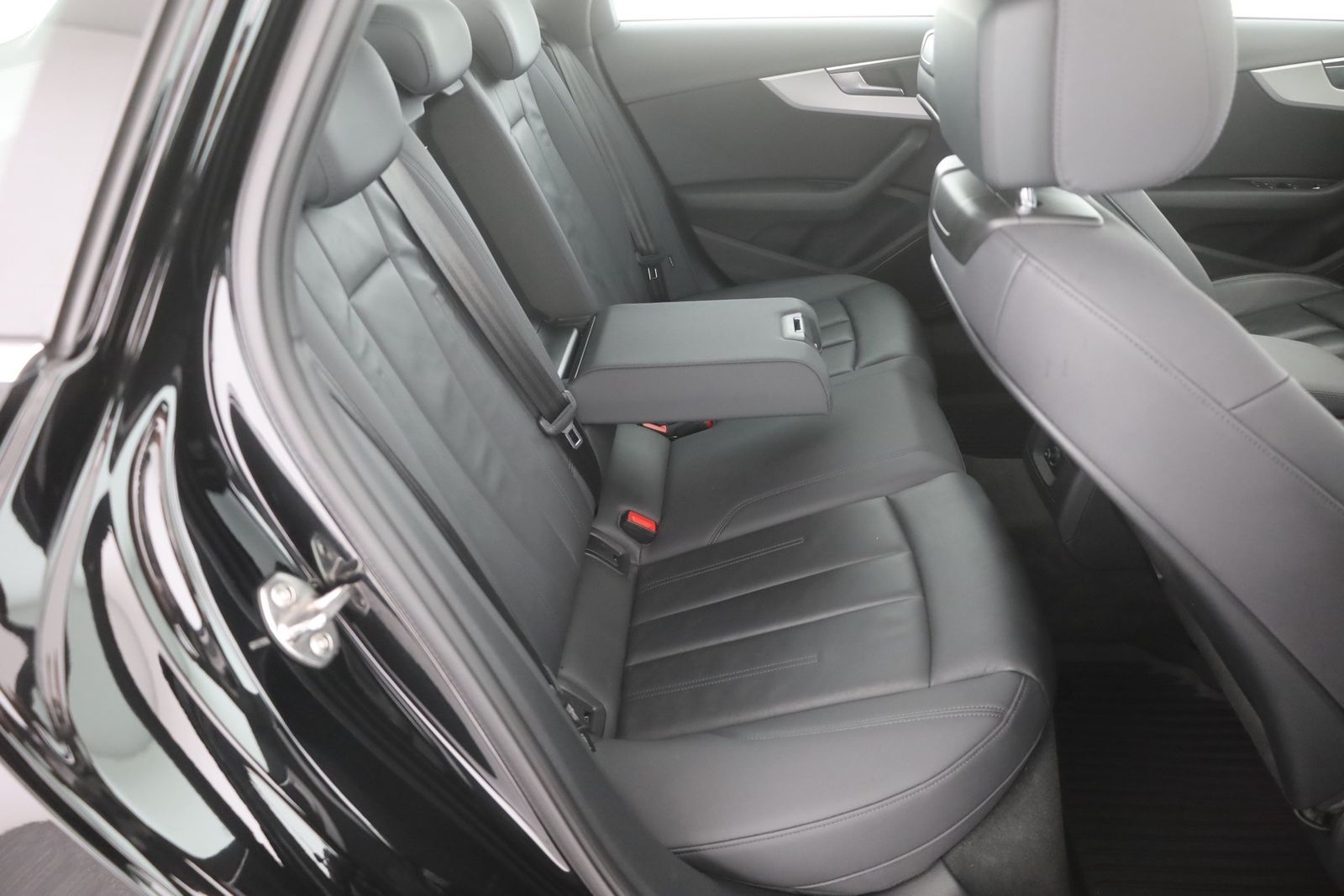 Audi A4 Avant 35 TFSI advanced - Samsaru's Car Outlet