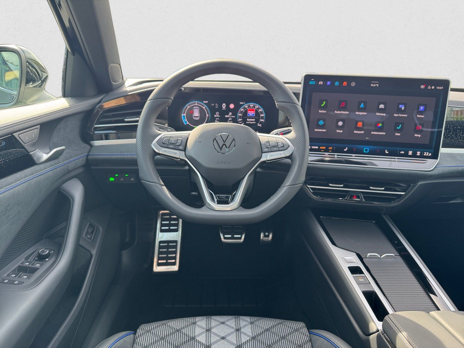Volkswagen Passat Variant R-Line 4Mo TDI DSG|AHK|PANO|360°