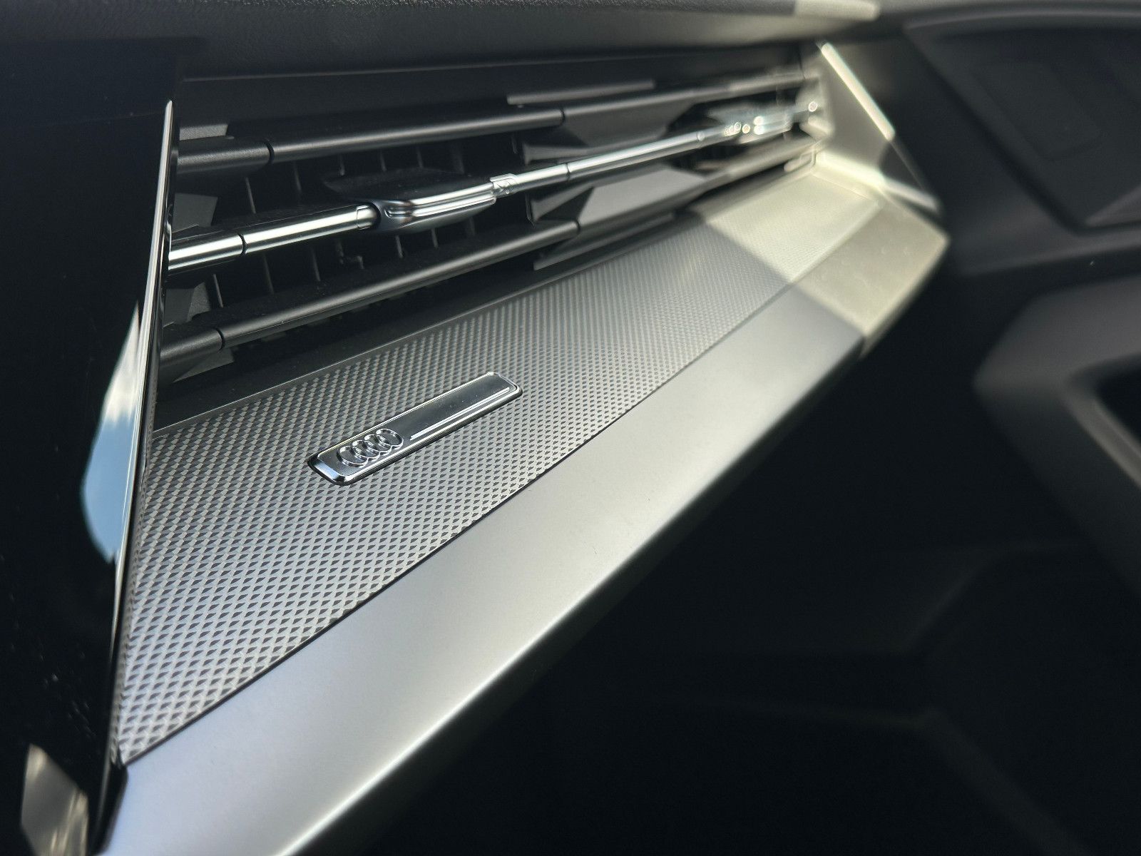 Audi A3 Limousine 35 TFSI S tr. S LINE+LED+NAVI PLUS