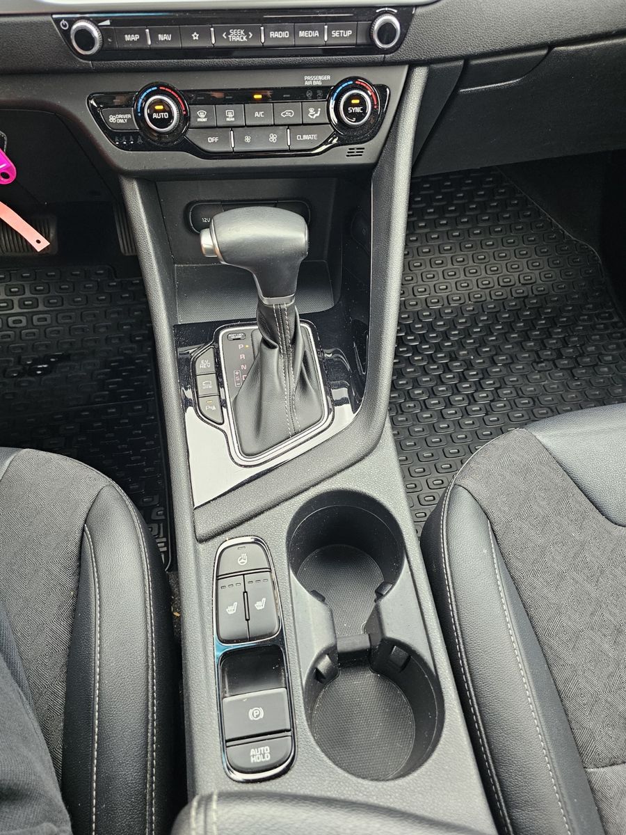 Kia Niro Vision Plug-in Hybrid - Samsaru's Car Outlet