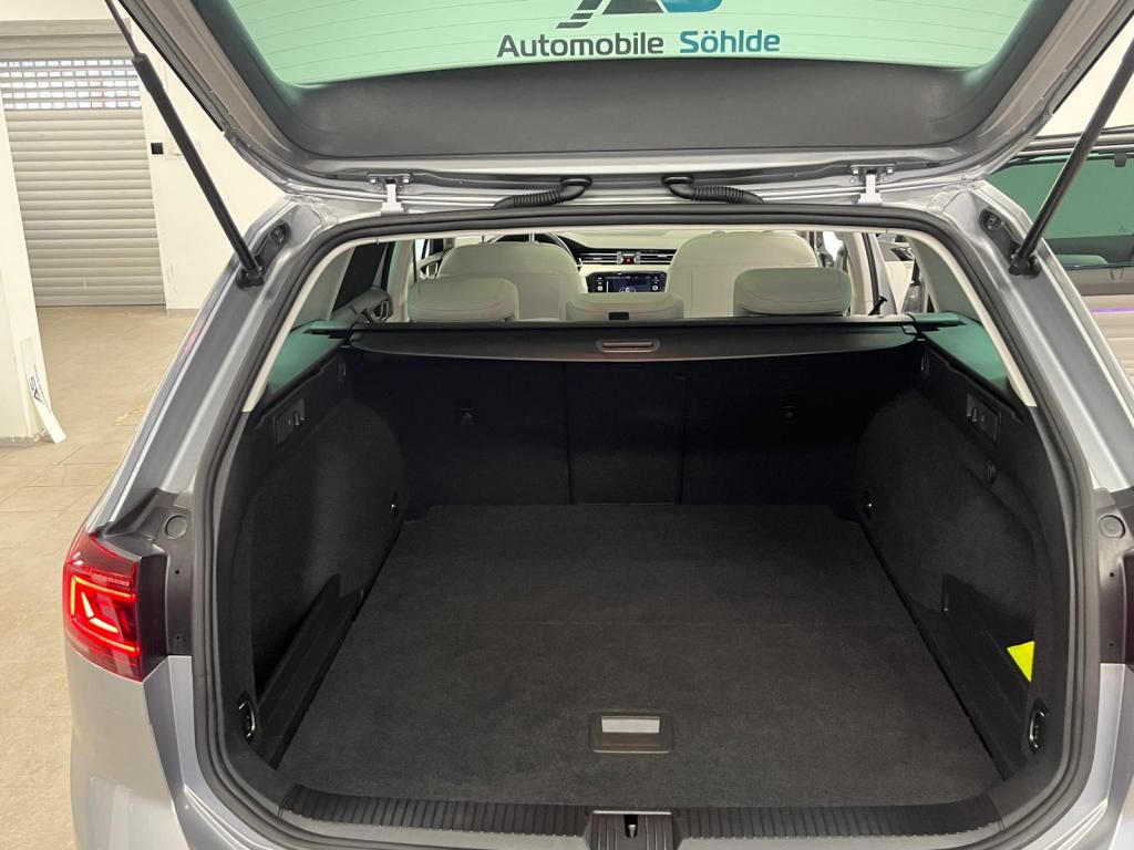 Volkswagen Passat 2.0 TSi R-line DSG - Samsaru's Car Outlet