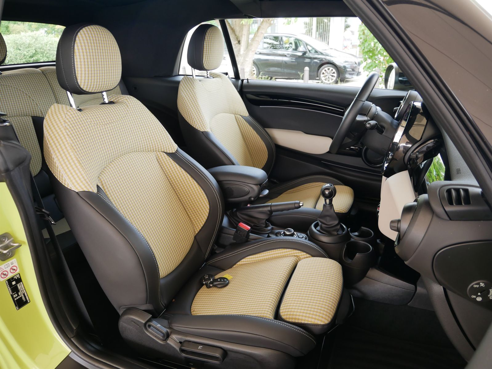 MINI Cooper Cabrio - Samsaru's Car Outlet