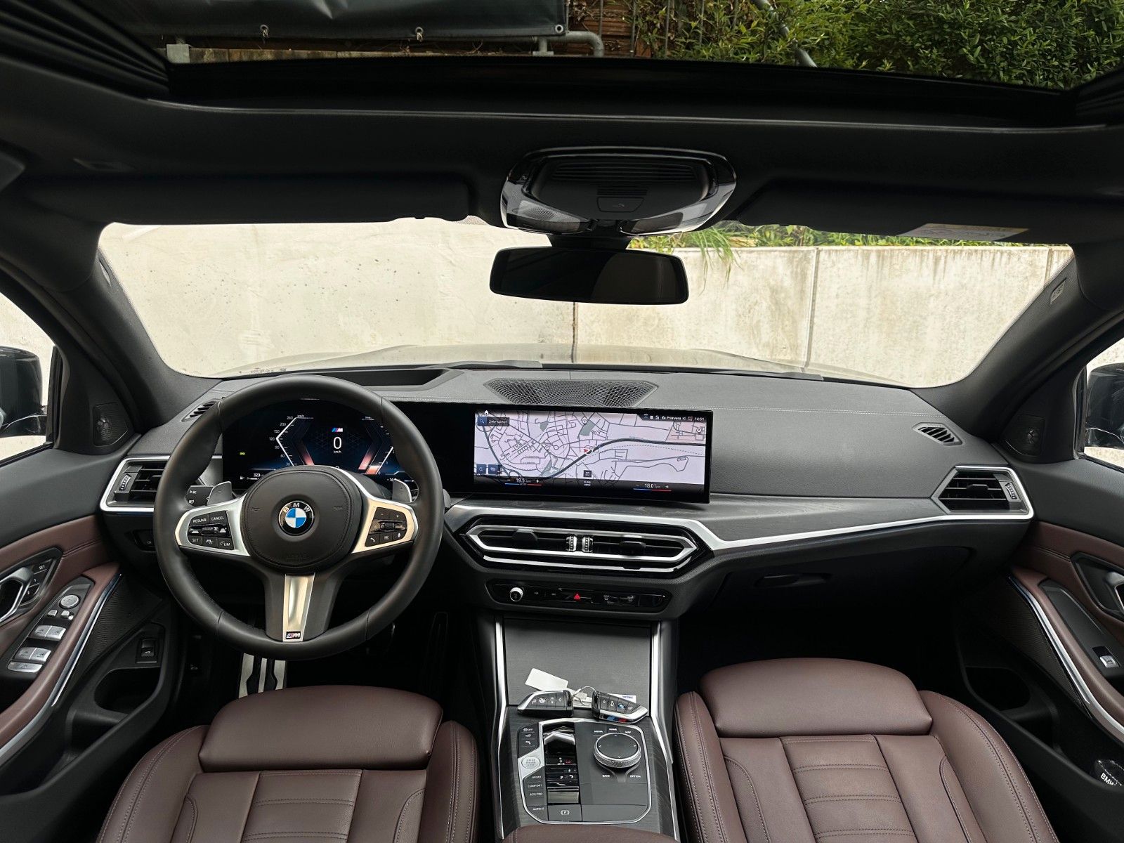 BMW 330d xDrive M Sport PANO*AHK*StandH*H&K*AdapLED