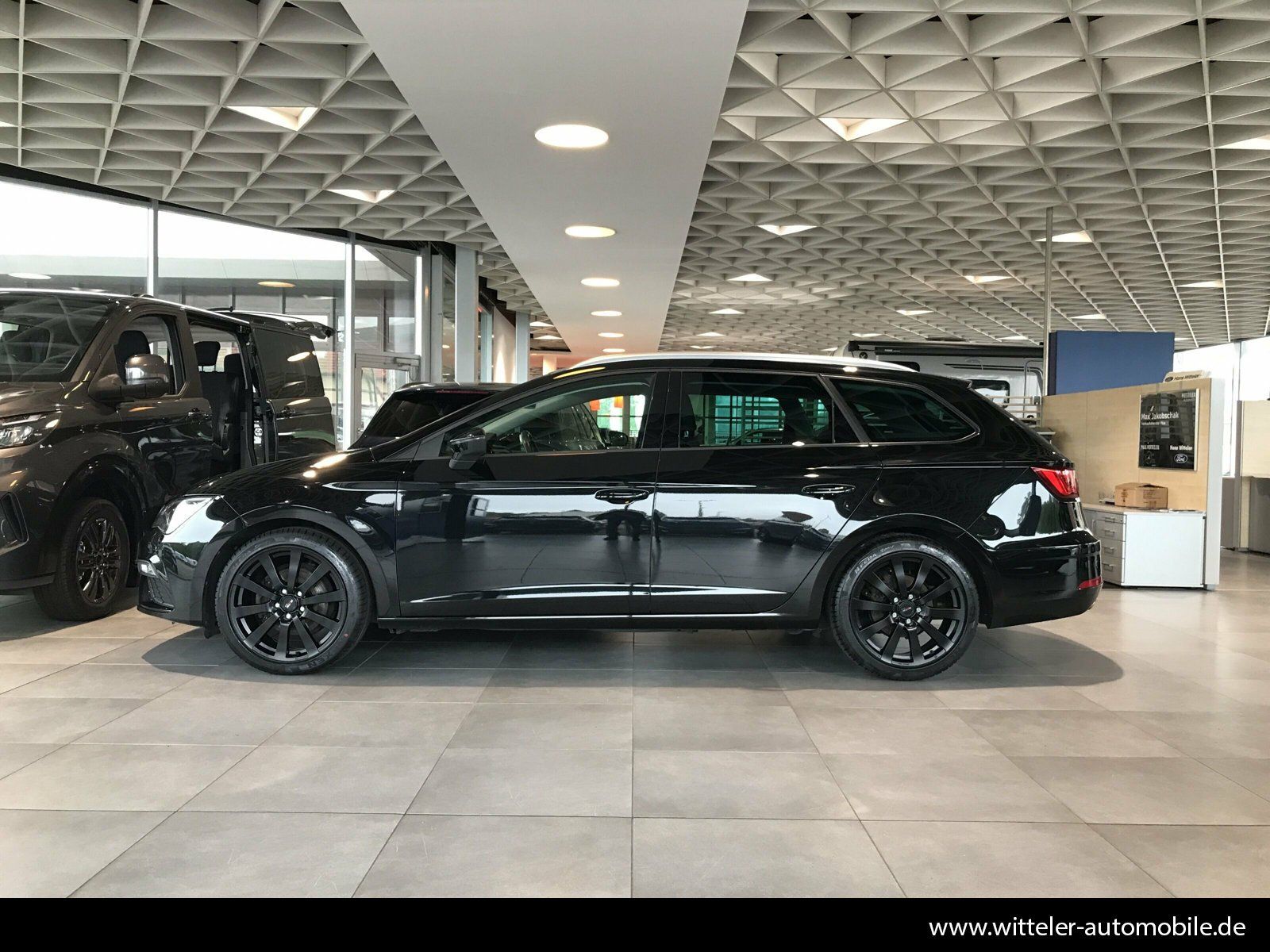 Seat Leon ST 1.5 TSI FR Black - Samsaru's Car Outlet