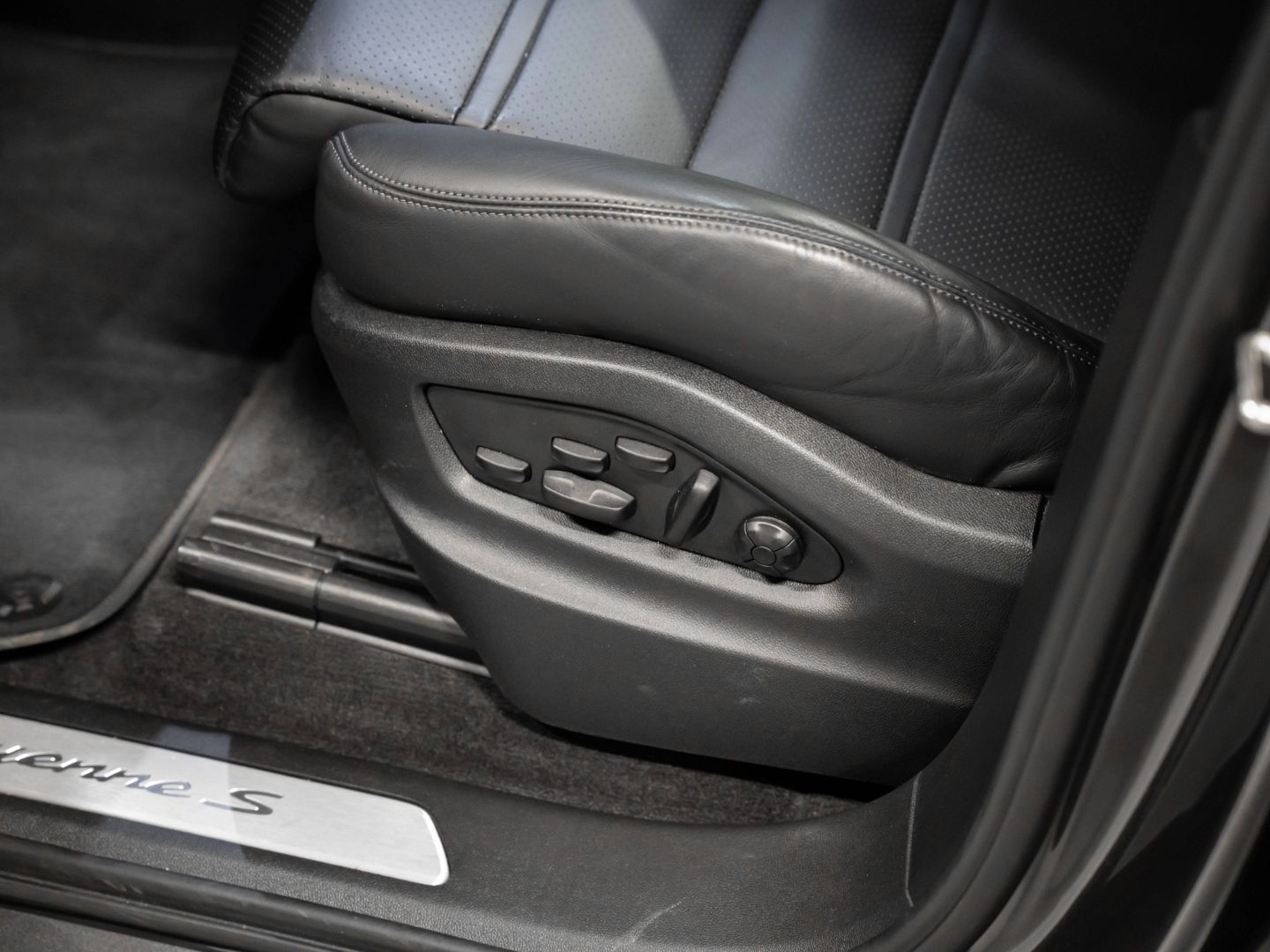 Porsche Cayenne S Coupe PASM PDCC BOSE InnoDrive