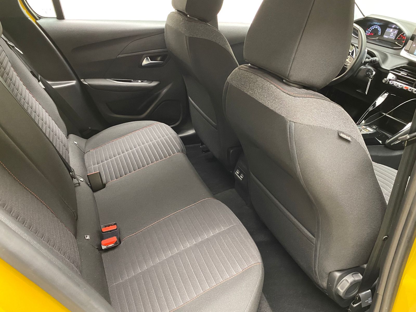Peugeot 208 Active Pack 1.2 Automatik - Samsaru's Car Outlet