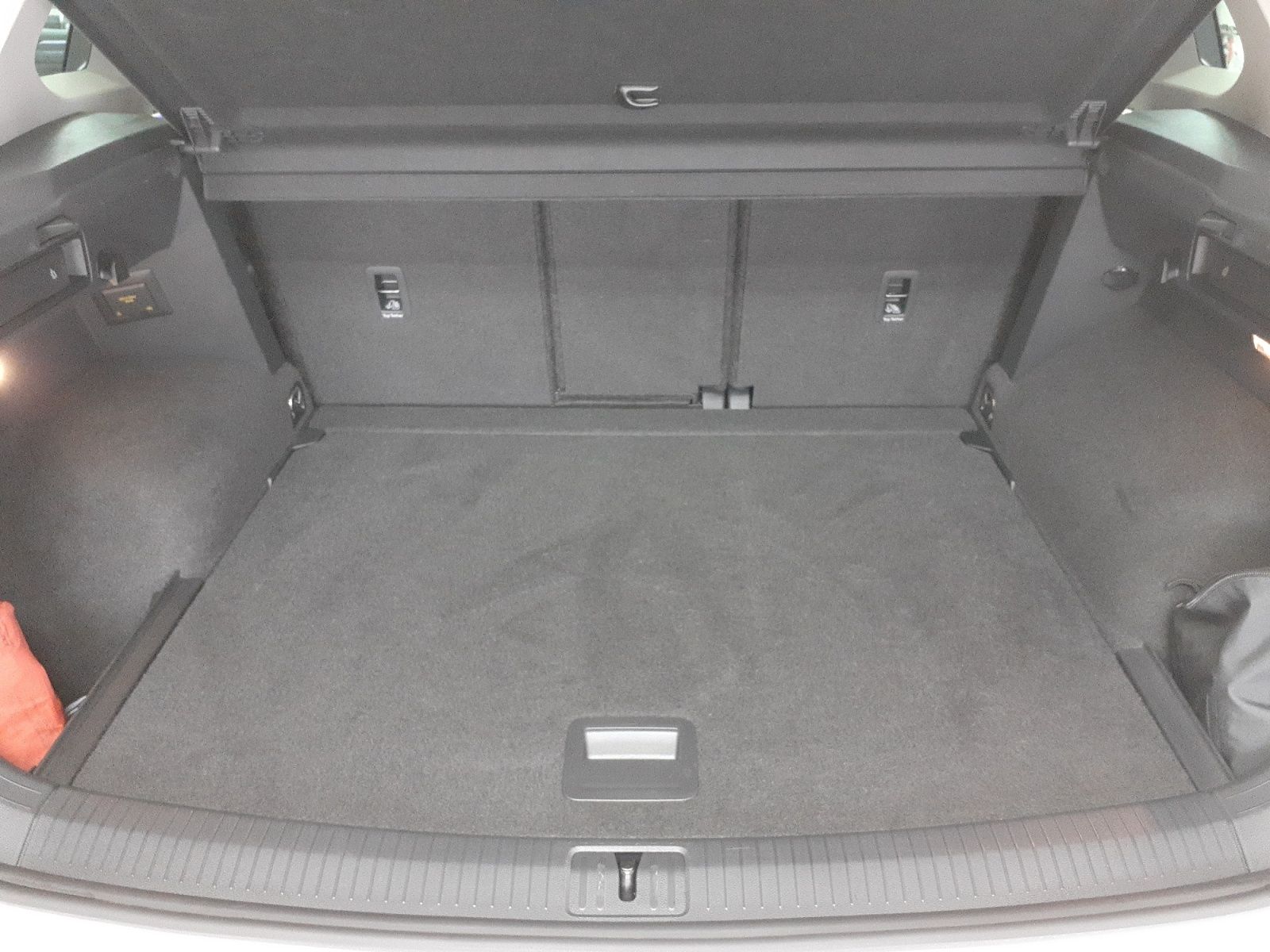 Volkswagen Tiguan 2.0 TDI 4Motion Elegance - Samsaru's Car Outlet