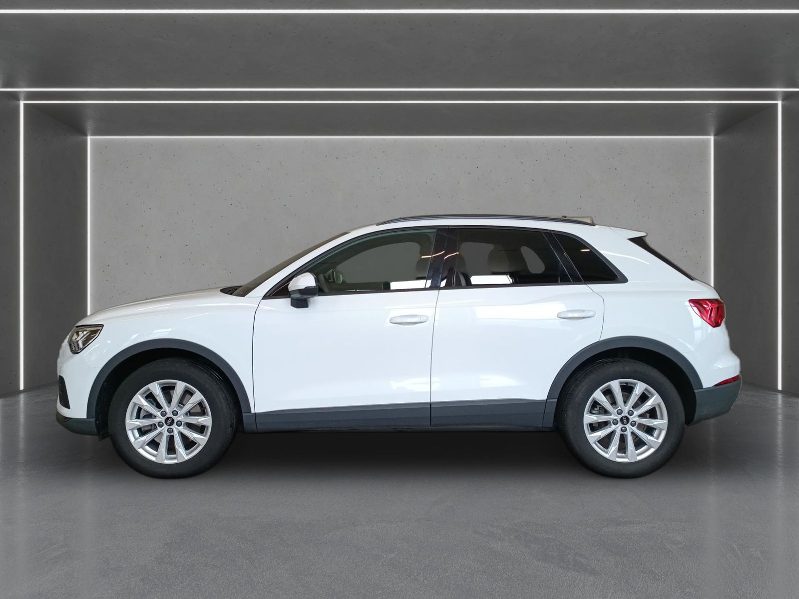 Audi Q3 45 TFSI quattro S line - Samsaru's Car Outlet