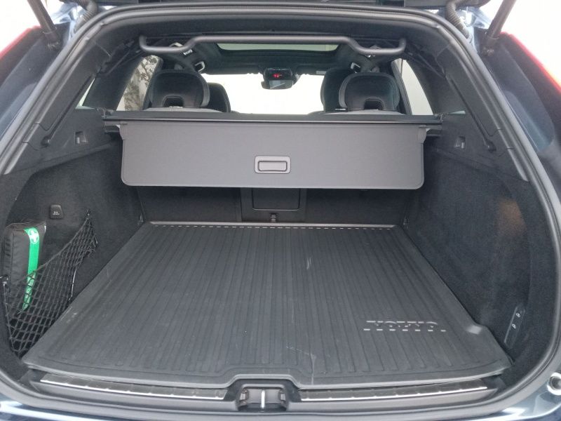 Volvo XC60 B5 Mild-Hybrid Diesel AWD Inscription - Samsaru's Car Outlet