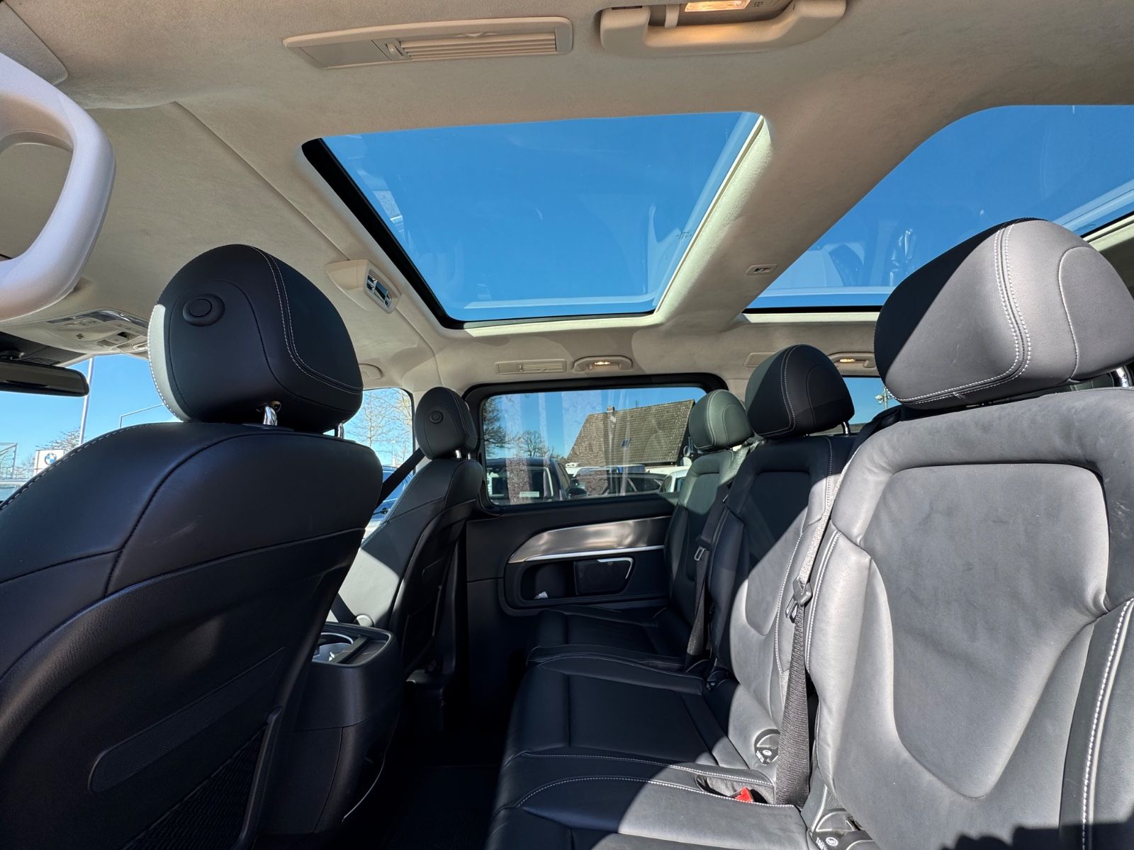 Mercedes-Benz V 300 d Exclusive - Samsaru's Car Outlet