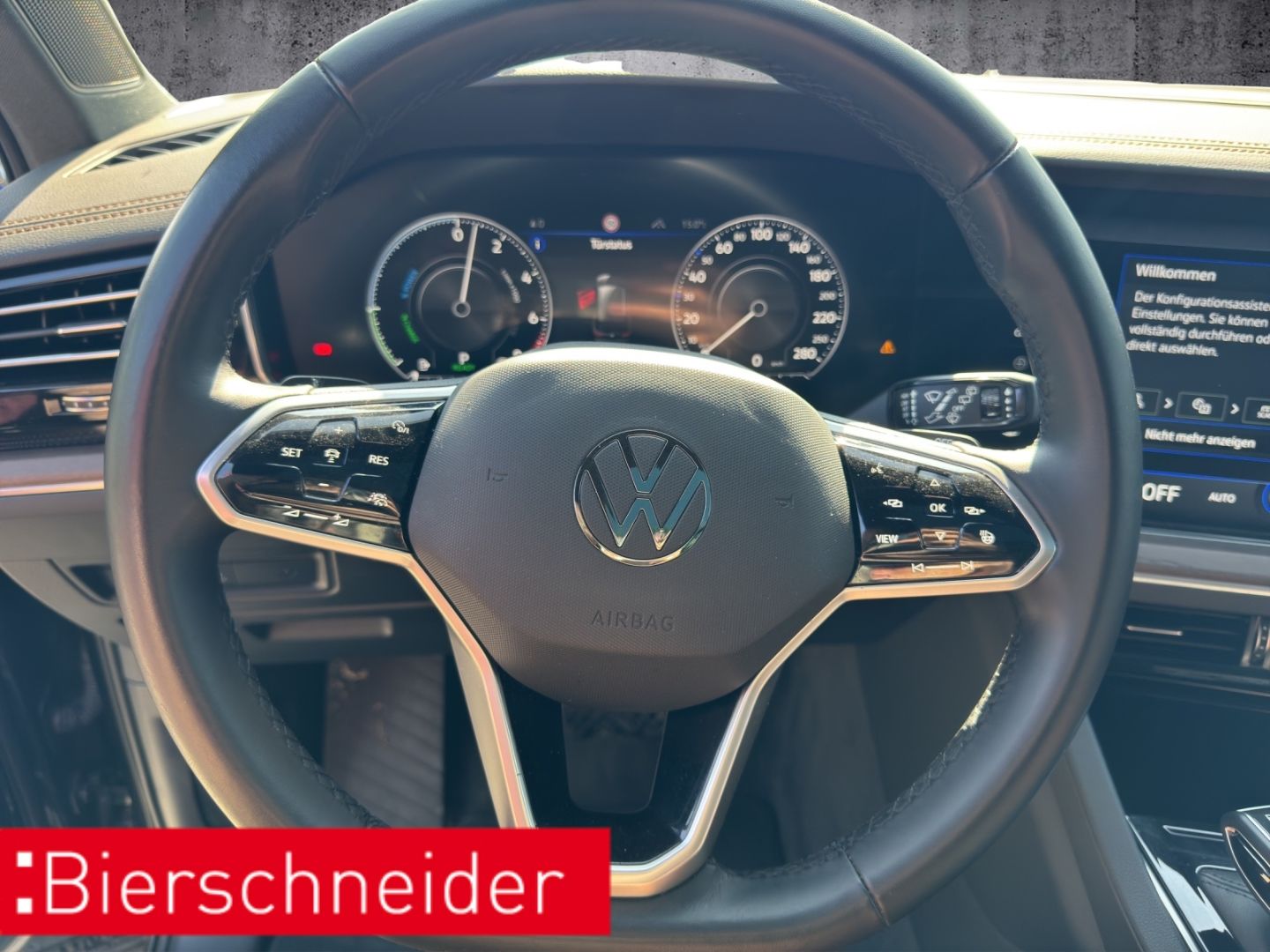 Volkswagen Touareg 3.0 TSI eHybrid 4Mo Atmosphere - Samsaru's Car Outlet