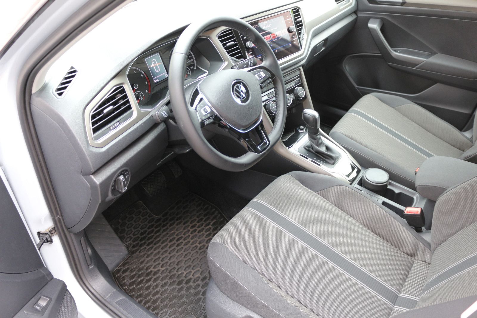 Volkswagen T-Roc Style - Samsaru's Car Outlet