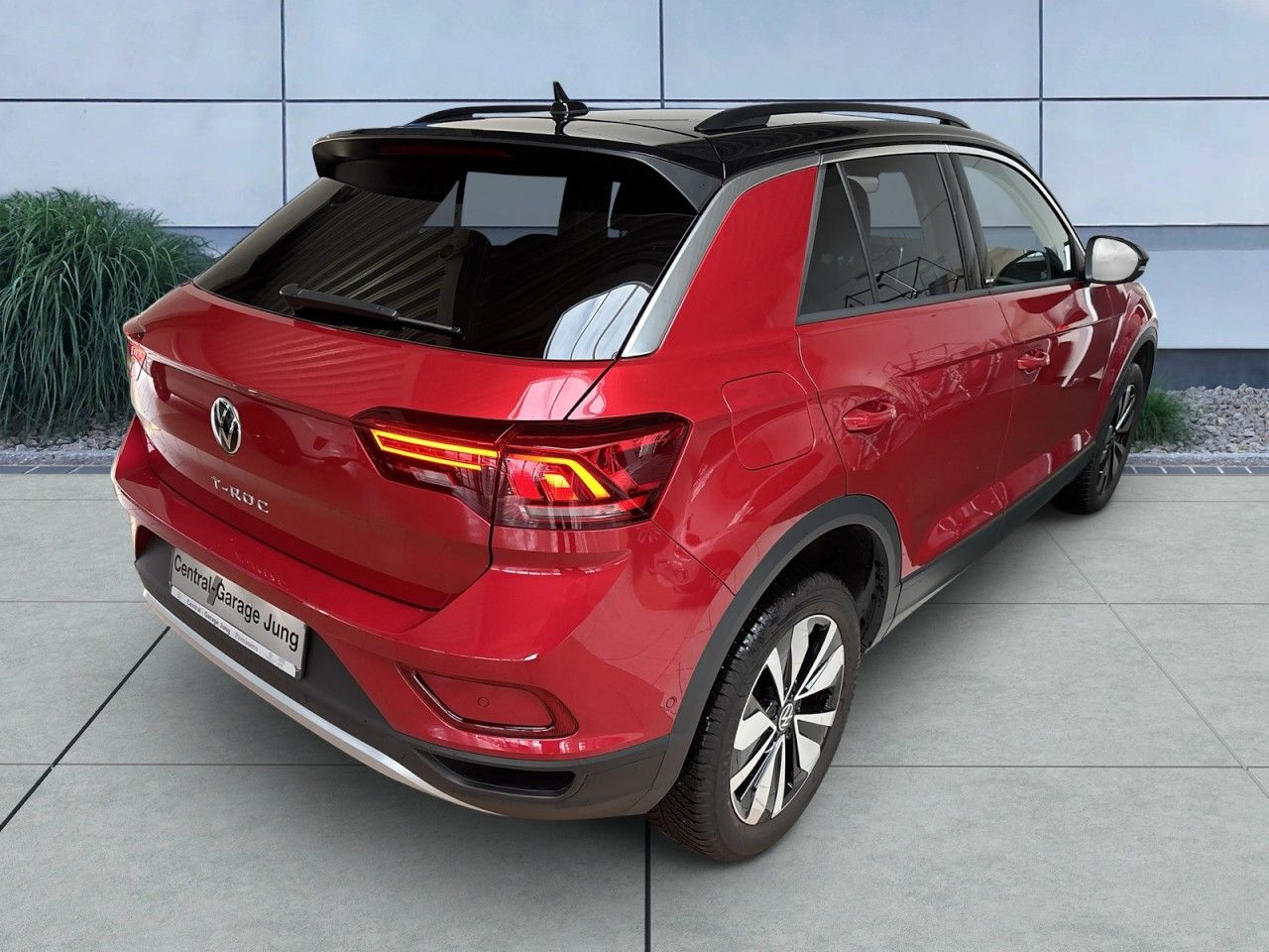 Volkswagen T-Roc 1.0 TSI MOVE - Samsaru's Car Outlet