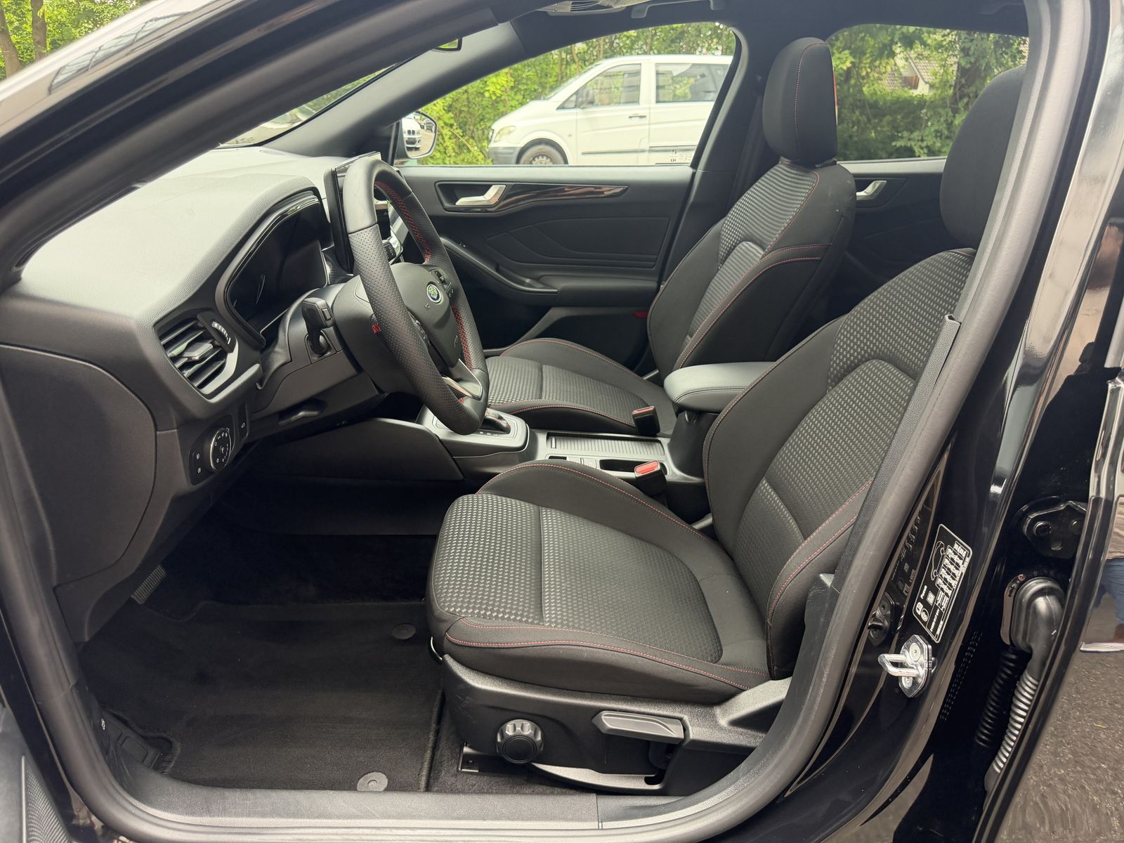 Ford Focus ST-Line LED Navi ACC-Tempomat Pano Kamera