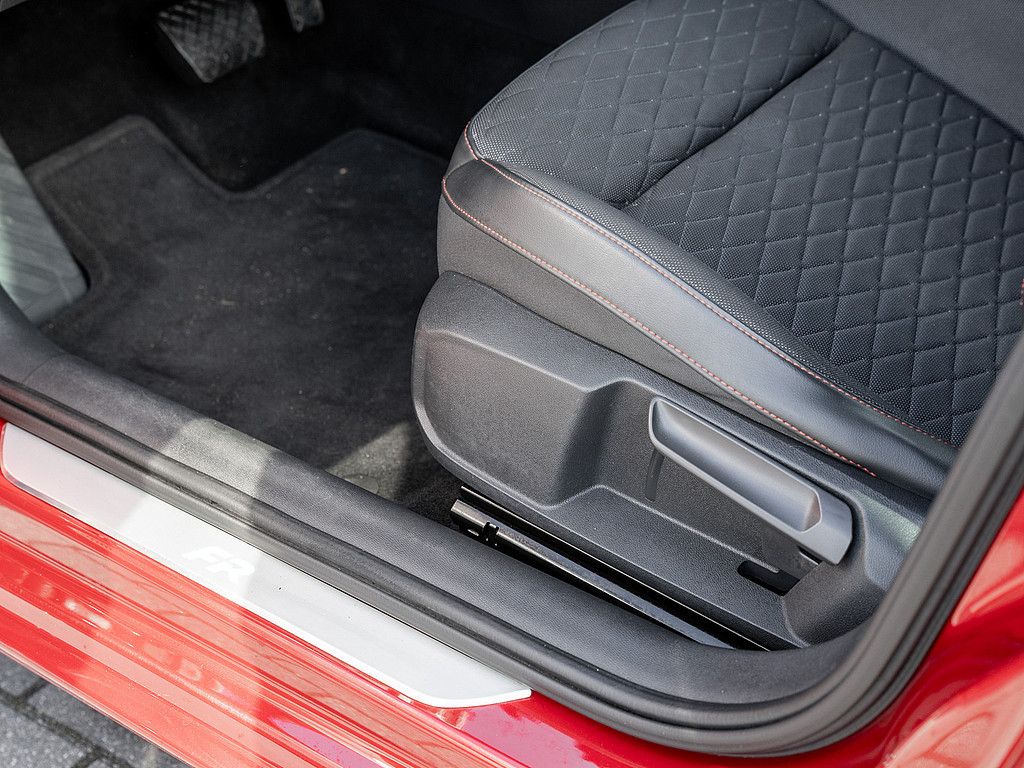 Seat Leon Sportstourer 2.0 TSI FR DSG AHK Pano Kamera