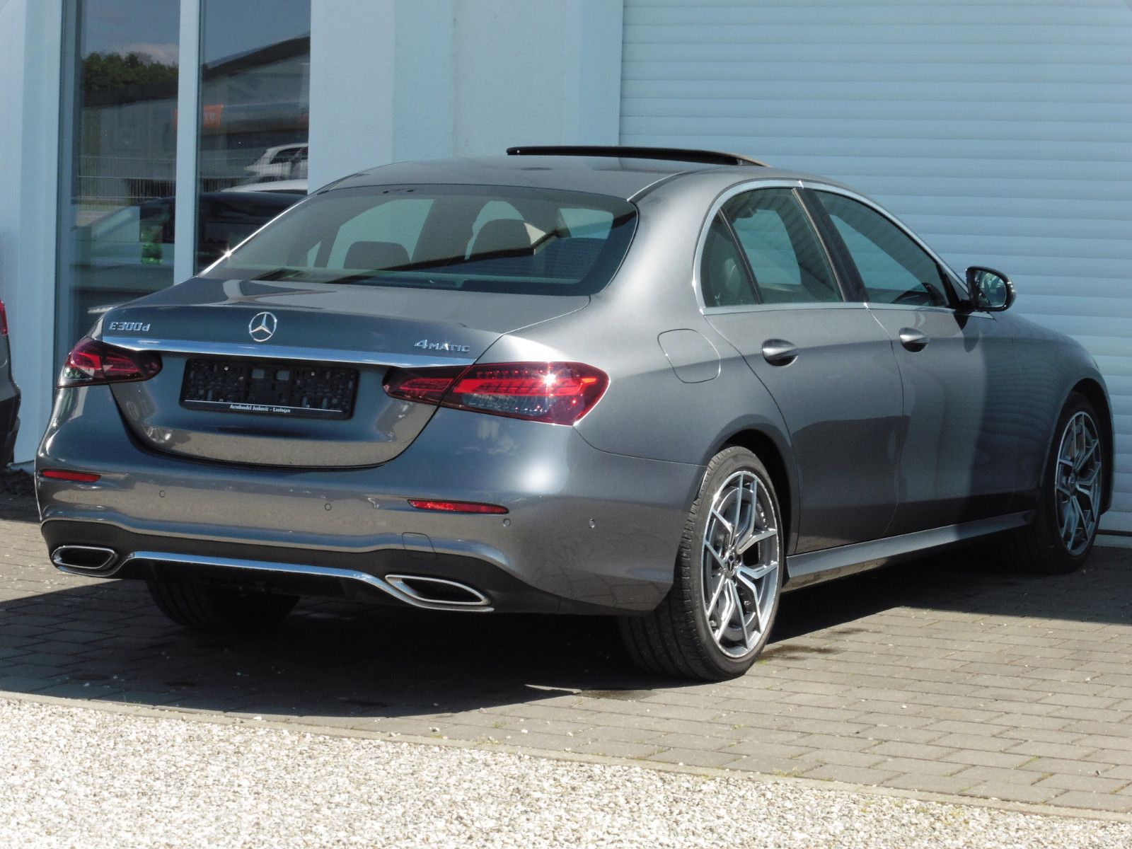 Mercedes-Benz E 300 d 4MATIC AMG Line - Samsaru's Car Outlet