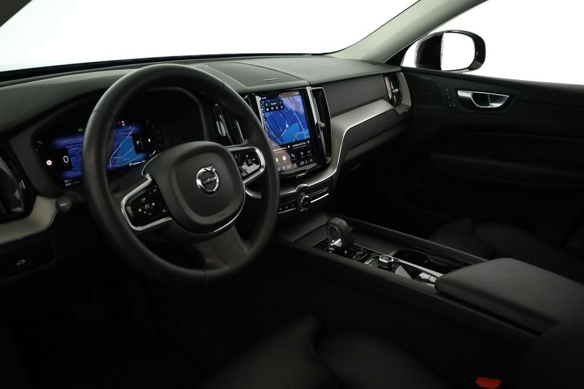 Volvo XC60 B4 AWD Plus Dark LED Pano ACC Kam 21" AHK