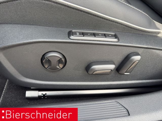 Volkswagen Golf 8 1.5 TSI DSG GTE Black AHK MATRIX PANO HuD