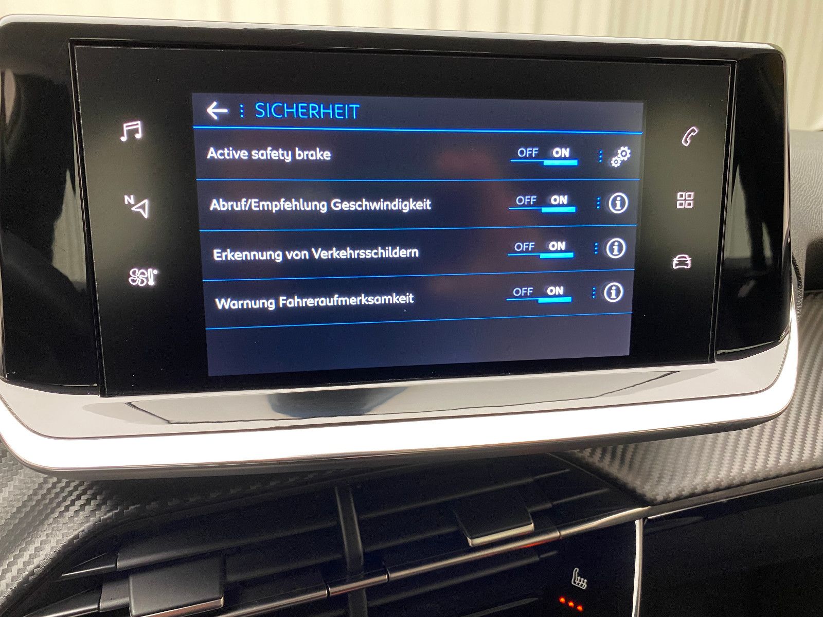 Peugeot 208 Active Pack 1.2 Automatik - Samsaru's Car Outlet