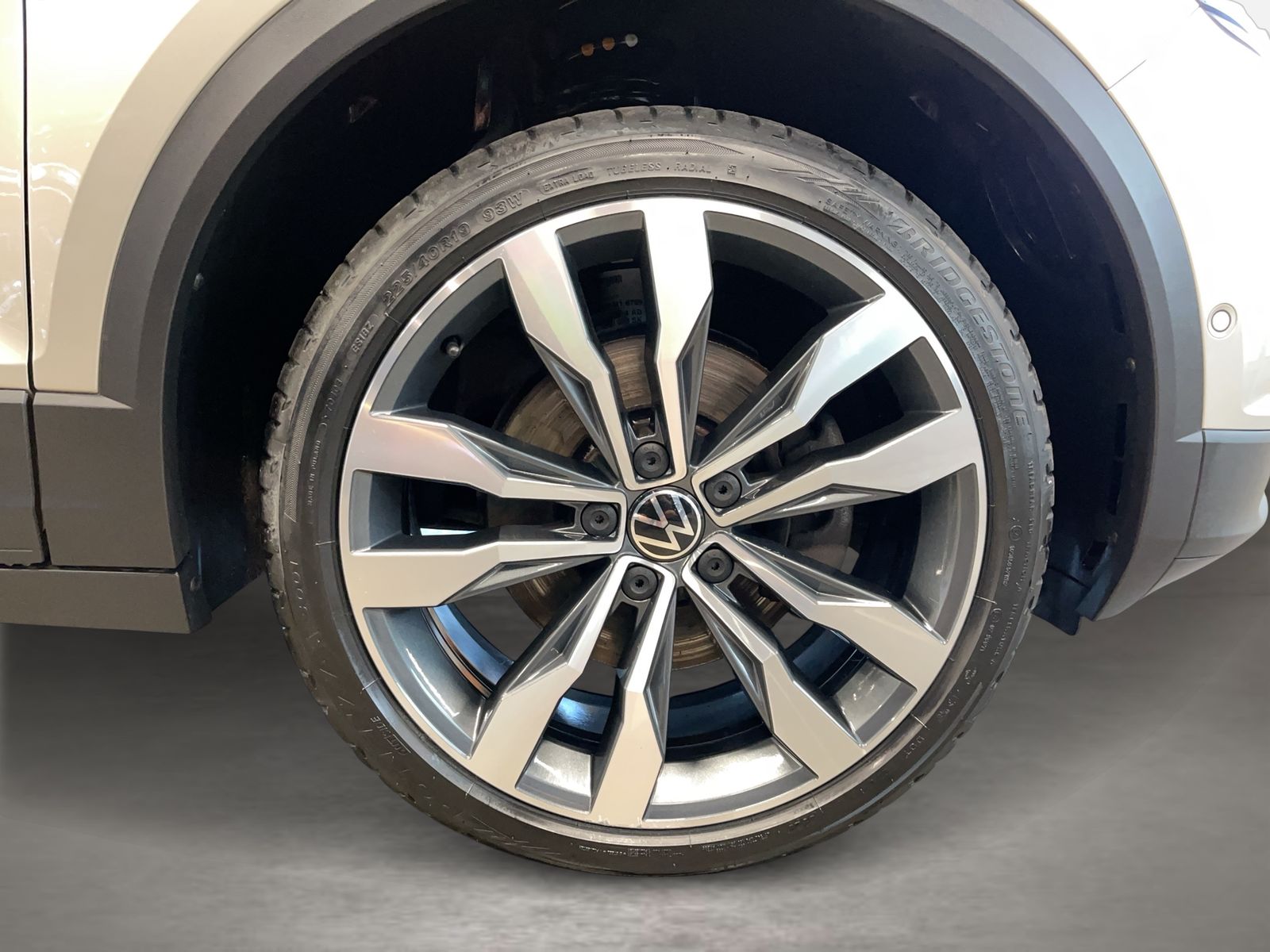 Volkswagen T-Roc 1.5 TSI DSG Style - Samsaru's Car Outlet