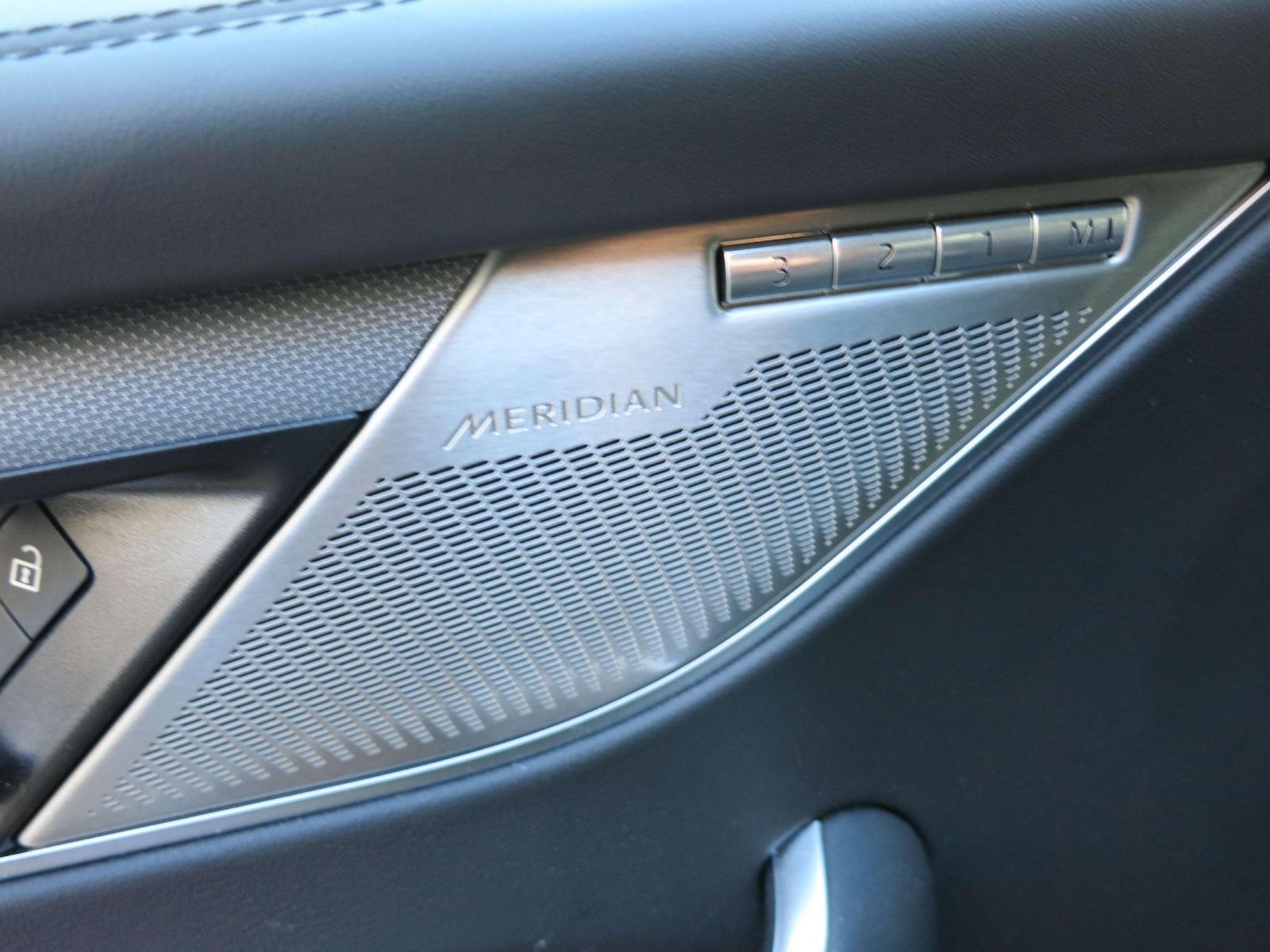 Jaguar F-Pace SVR AWD Subwoofer ACC HEAD-UP KAMERA 21