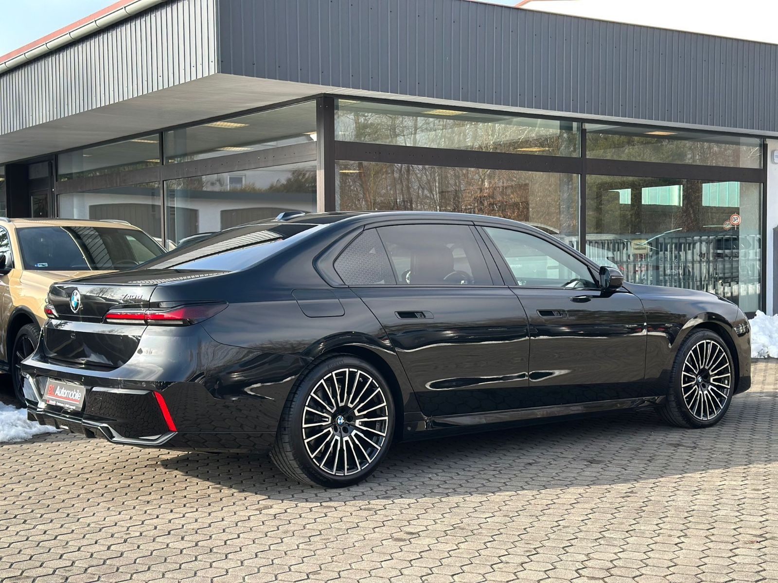 BMW 740d M INDIVIDUAL.AUTOTÜR.FOND ENT.SKY.MASSAGE