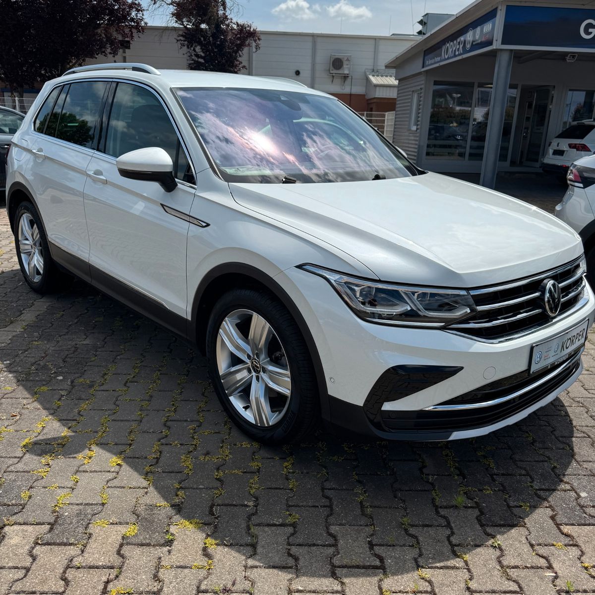 Volkswagen Tiguan Elegance 2.0 TDI - Samsaru's Car Outlet
