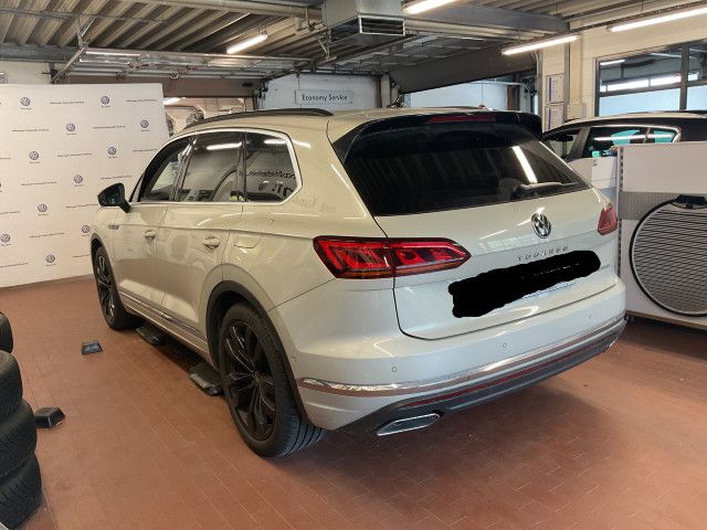 Volkswagen Touareg 3.0 V6 TSI eHybrid Elegance - Samsaru's Car Outlet