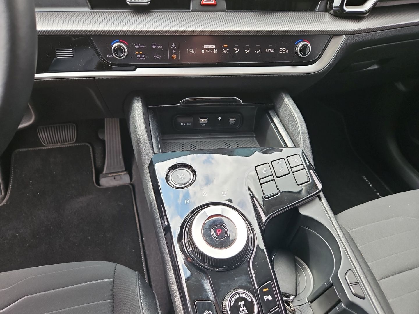 Kia Sportage 1.6T DCT AWD 48V Spirit+ - Samsaru's Car Outlet