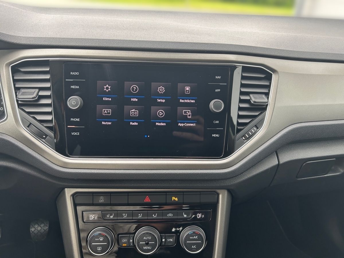 Volkswagen T-Roc 2.0 TDI Style - Samsaru's Car Outlet