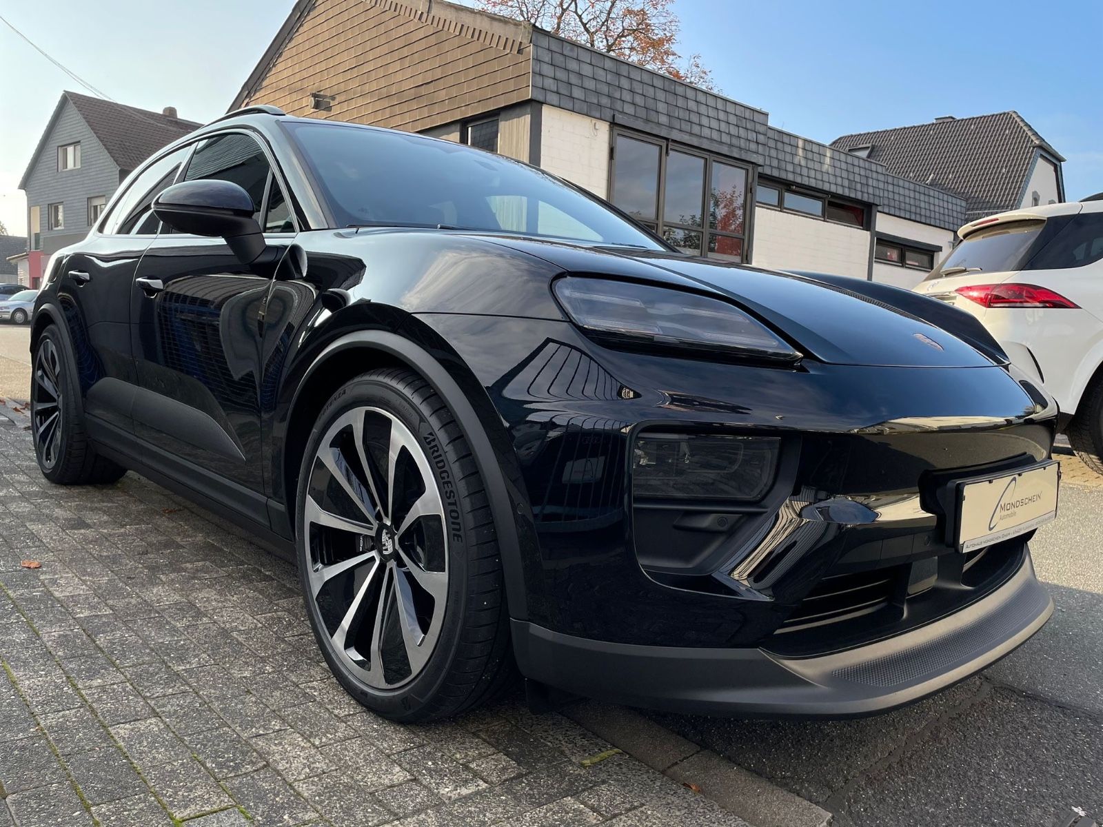 Porsche Macan 4 - Samsaru's Car Outlet