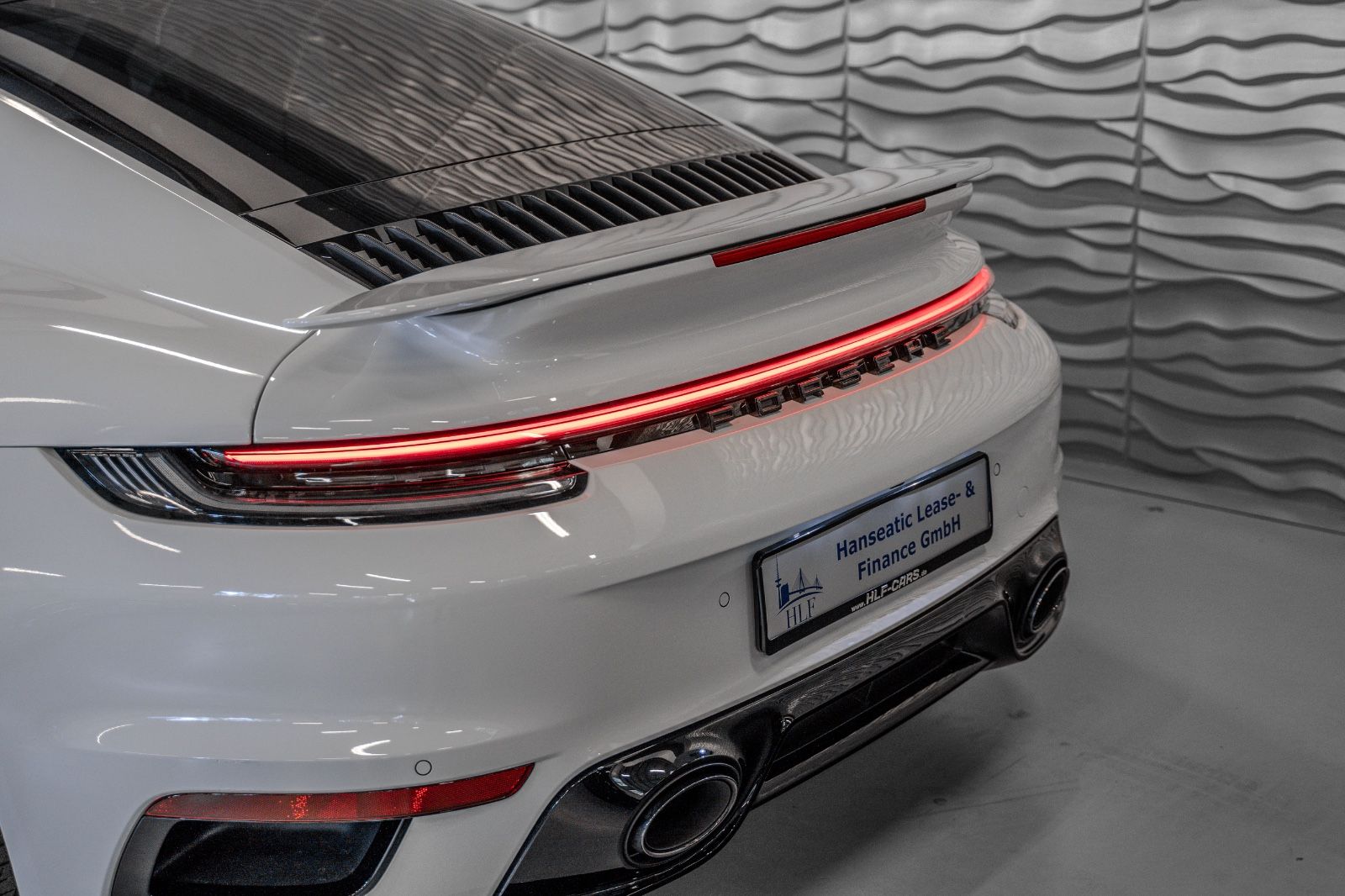 Porsche 911 Turbo S - Samsaru's Car Outlet