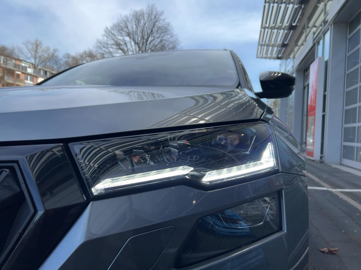 Skoda Karoq Sportline 2.0TDI DSG Standheizung Panorama