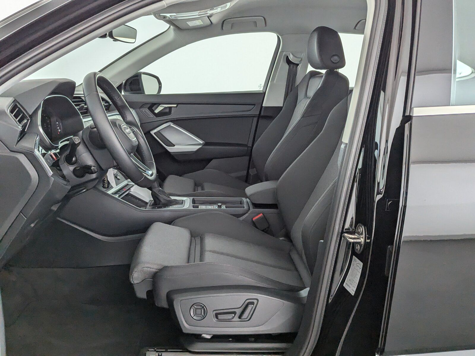 Audi Q3 Sportback 40 2.0 TFSI quattro S line - Samsaru's Car Outlet