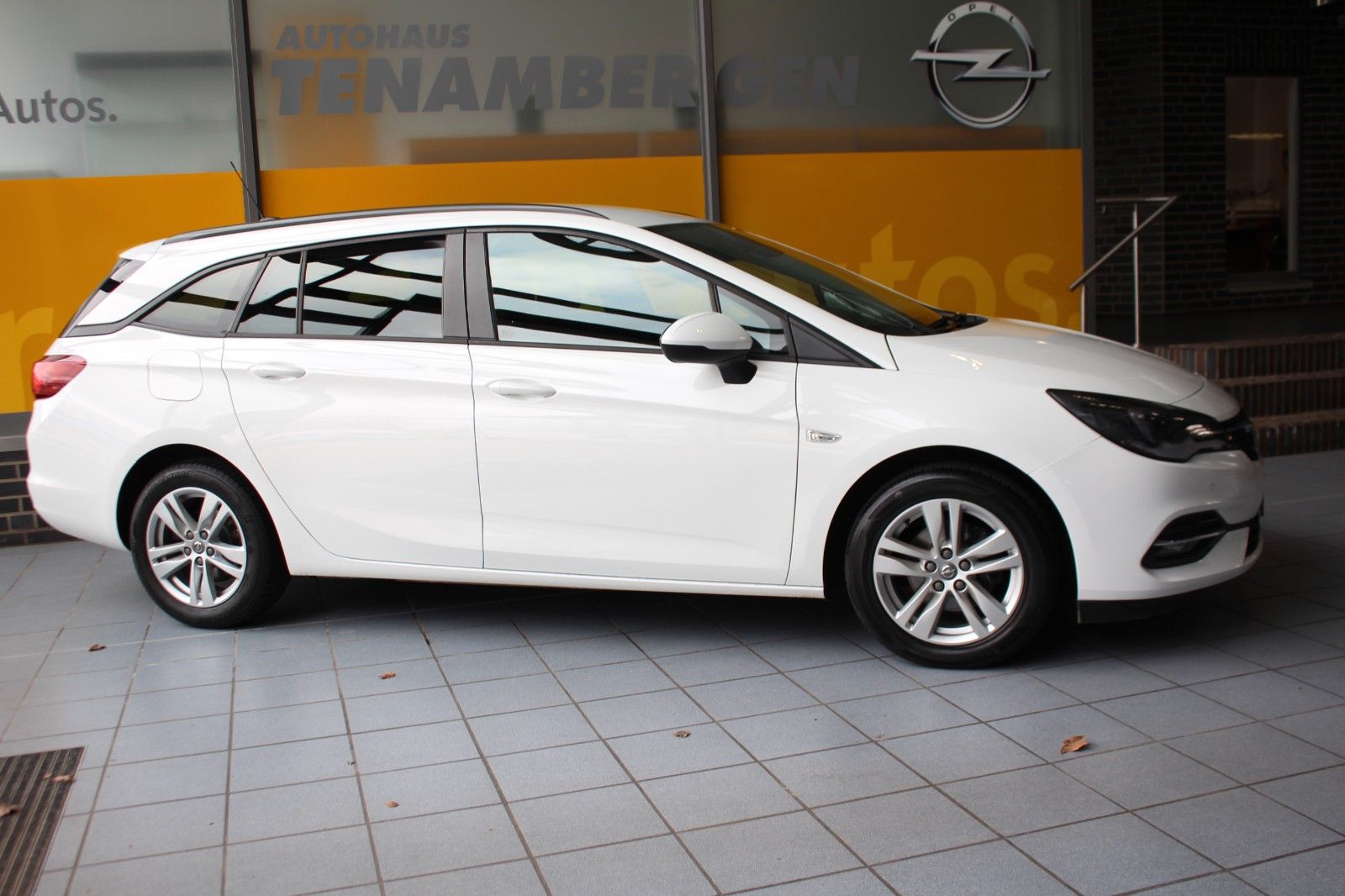 Opel Astra K Sports Tourer Business - Samsaru's Car Outlet
