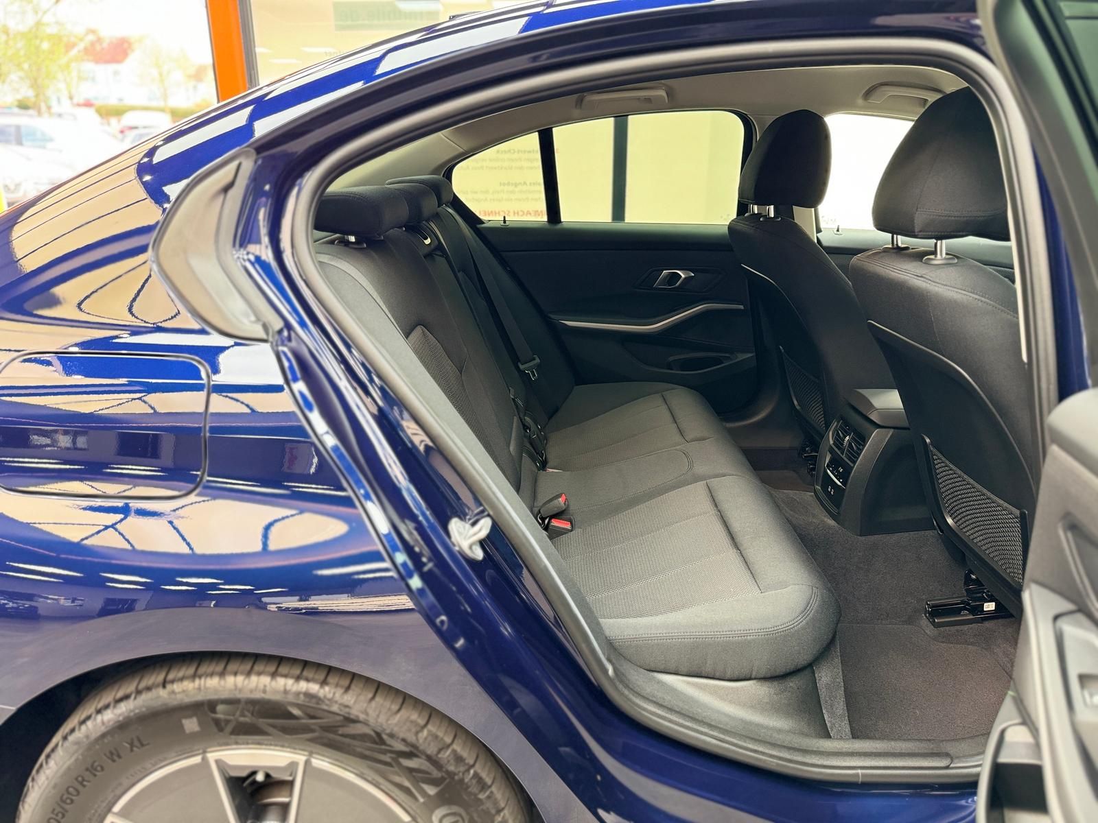 BMW 320i Advantage - Samsaru's Car Outlet