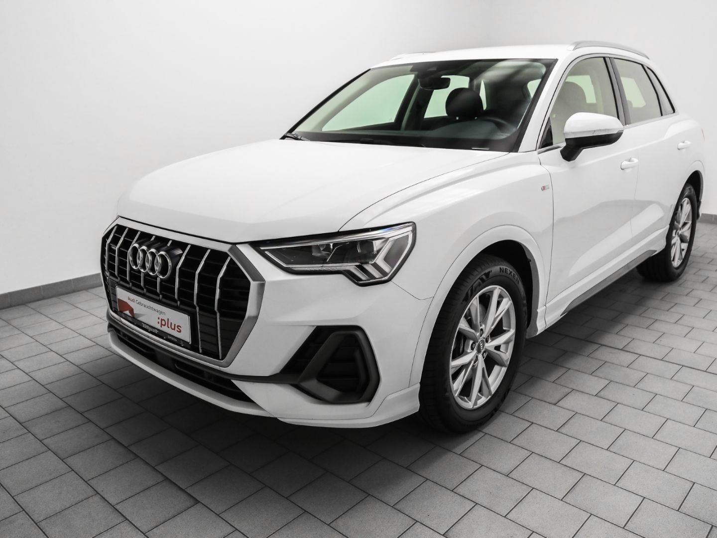 Audi Q3 40 TFSI quattro S line - Samsaru's Car Outlet