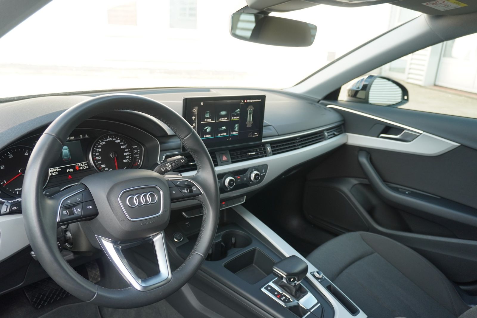 Audi A4 35 2.0 TDI Avant - Samsaru's Car Outlet