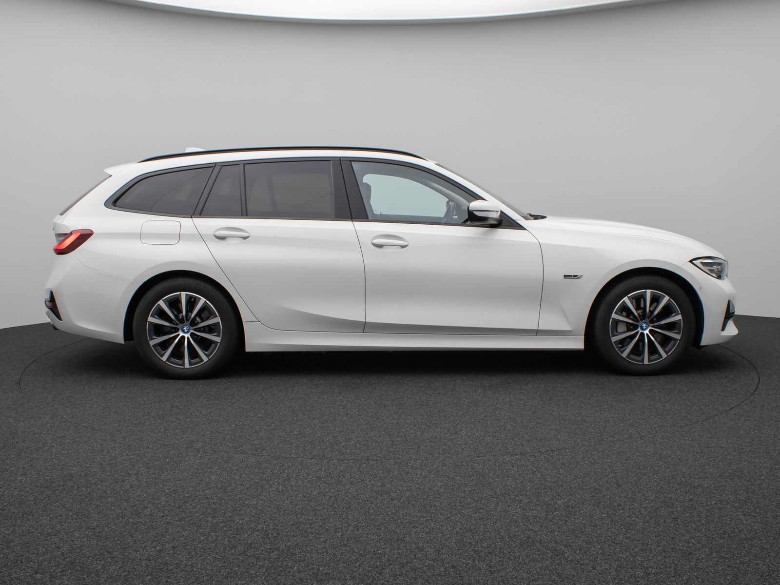 BMW 330e - Samsaru's Car Outlet