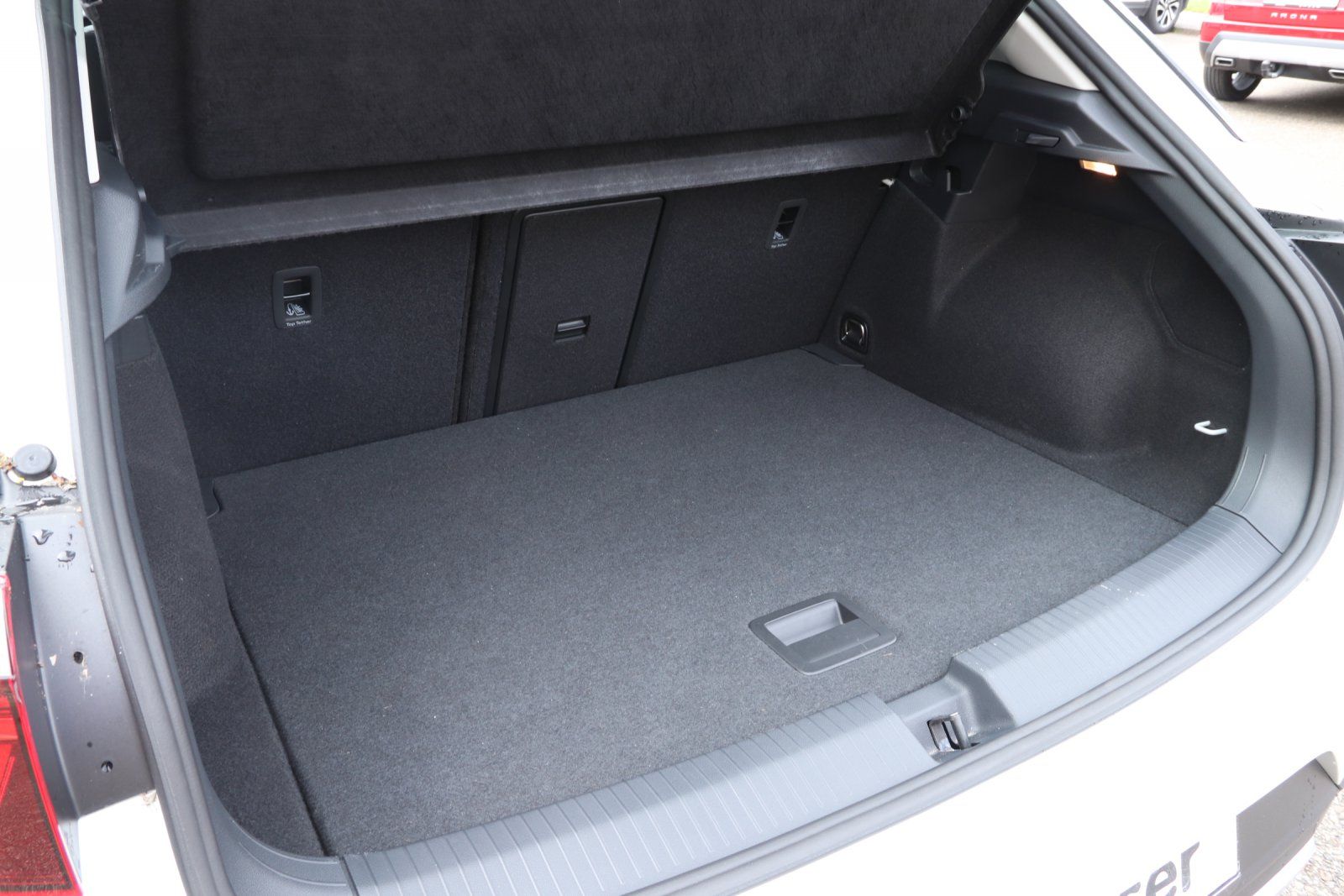 Volkswagen T-Roc 1.5 TSI Life - Samsaru's Car Outlet