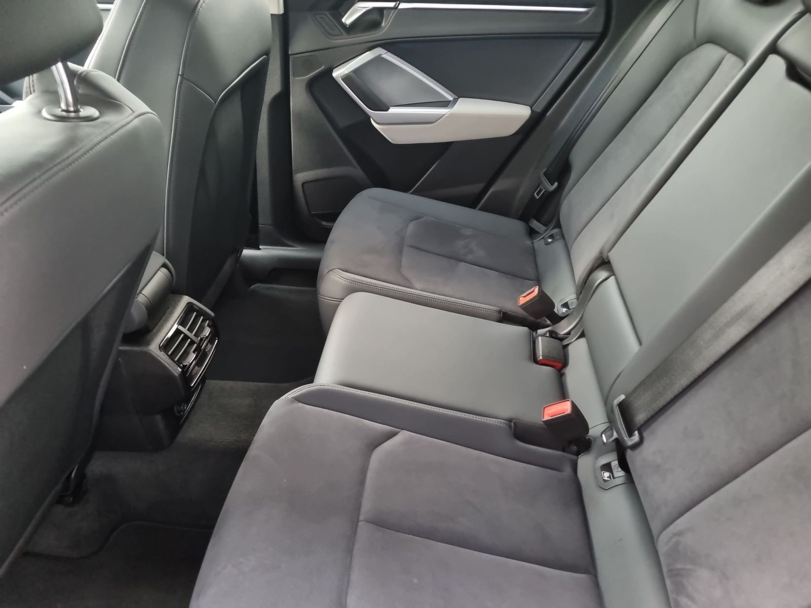 Audi Q3 advanced - Samsaru's Car Outlet