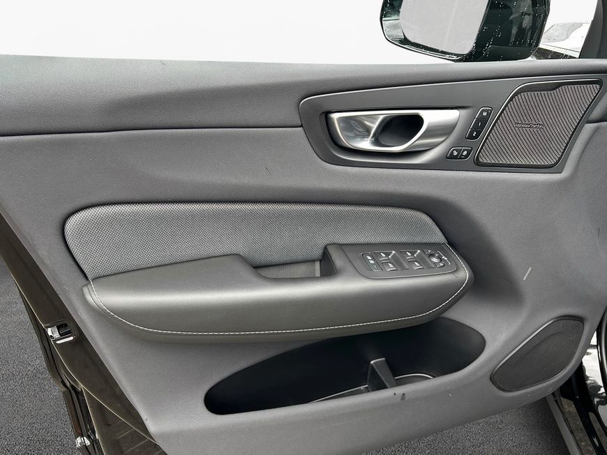 Volvo XC60 B4 B Plus Dark - Samsaru's Car Outlet