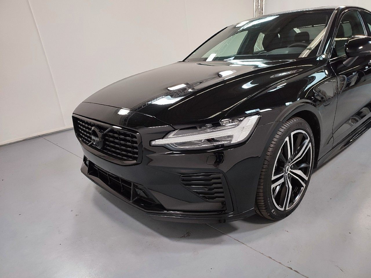 Volvo S60 T8 Lim. R Design Recharge Plug-In Hybrid AWD