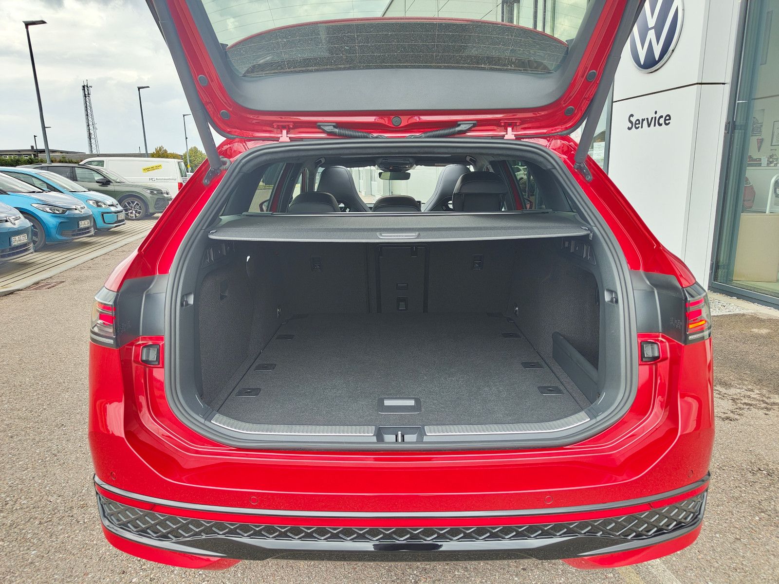 Volkswagen Passat R-Line 2.0 TSI 265PS 4MO/AHK/StHZ/DCC/ASG