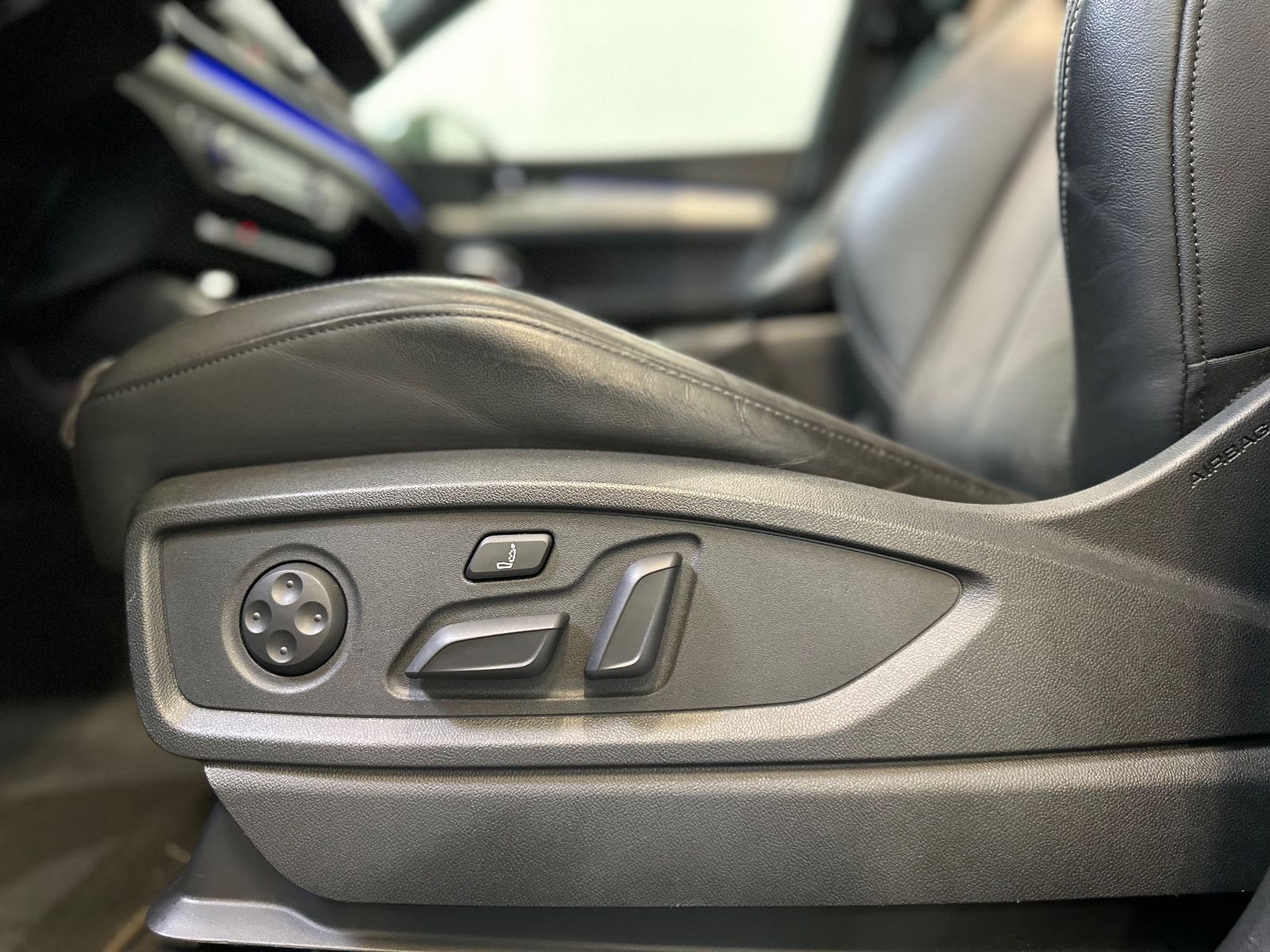 Audi Q5 45 TFSI quattro S line - Samsaru's Car Outlet
