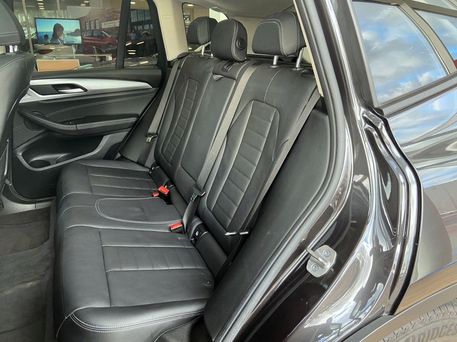 BMW X3 xDrive20i - Samsaru's Car Outlet
