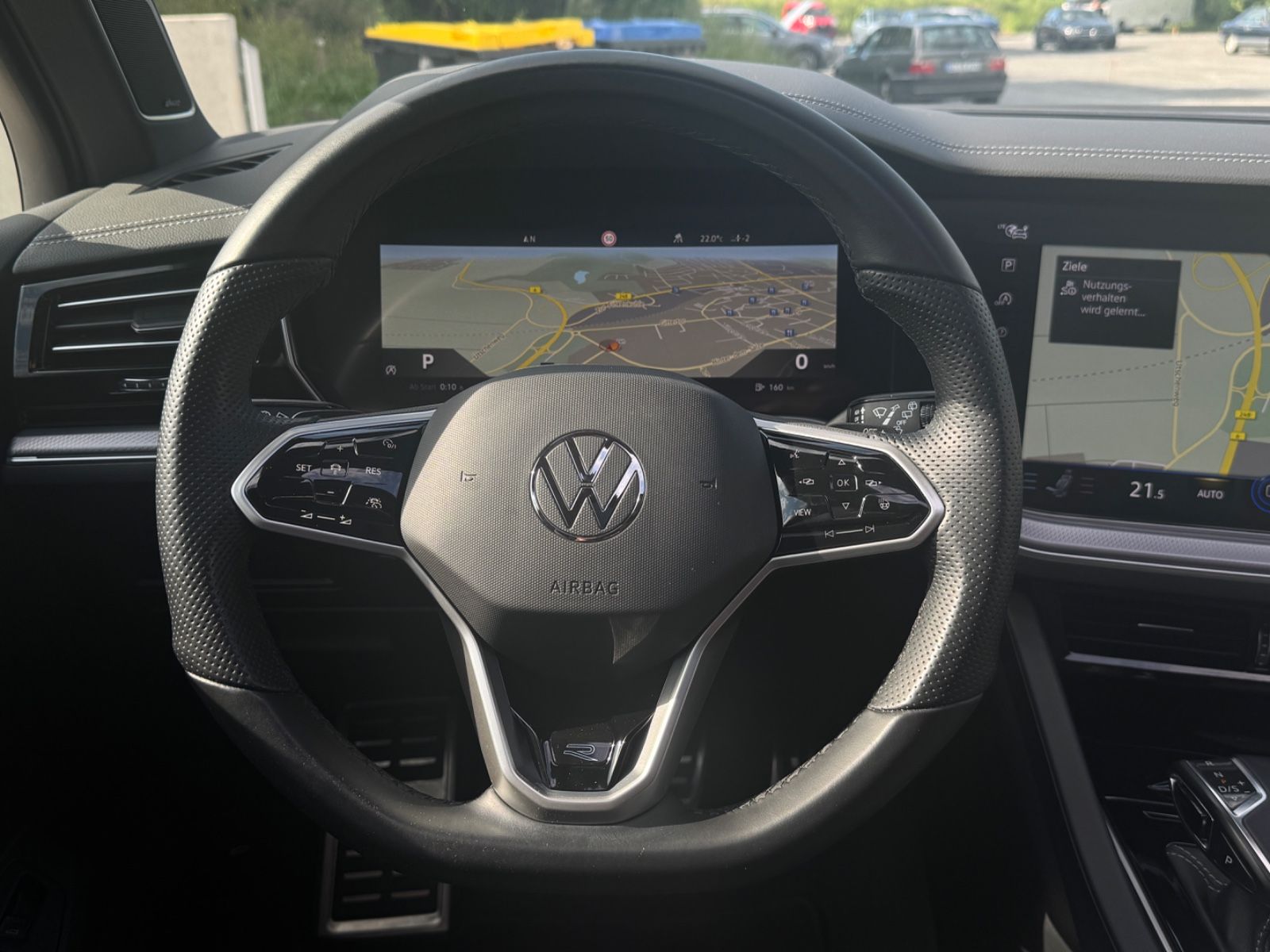 Volkswagen Touareg R-Line 4M Black - Samsaru's Car Outlet