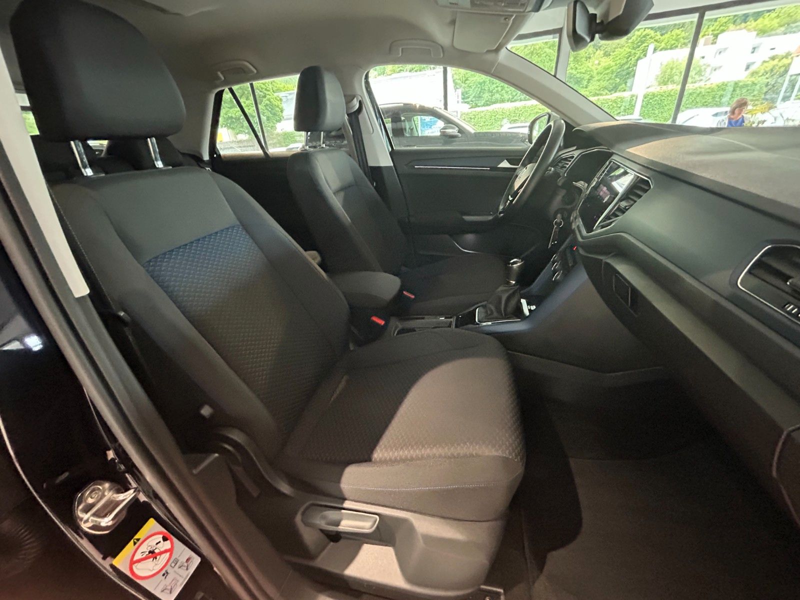 Volkswagen T-ROC 1.5 TSI United - Samsaru's Car Outlet