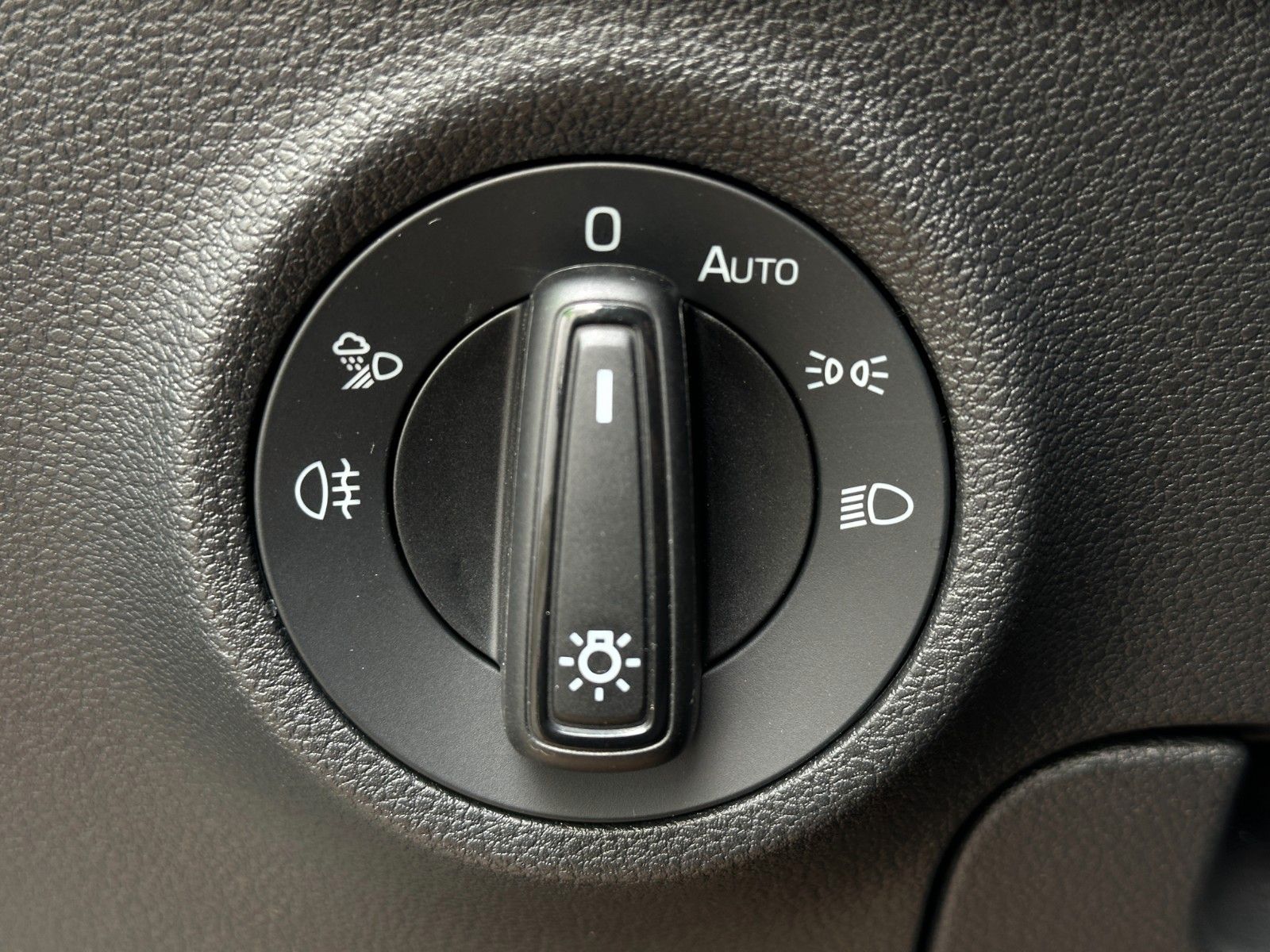Skoda 150PS DSG Sportline NAVI ACC KAMERA eHK LM19"AHK